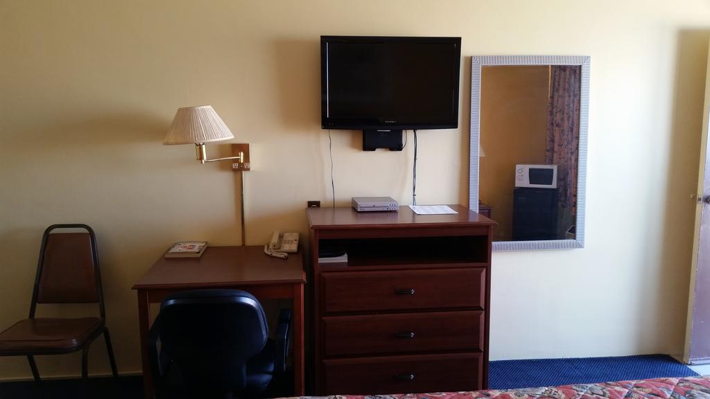 Innkeeper Motel Hamel Room photo