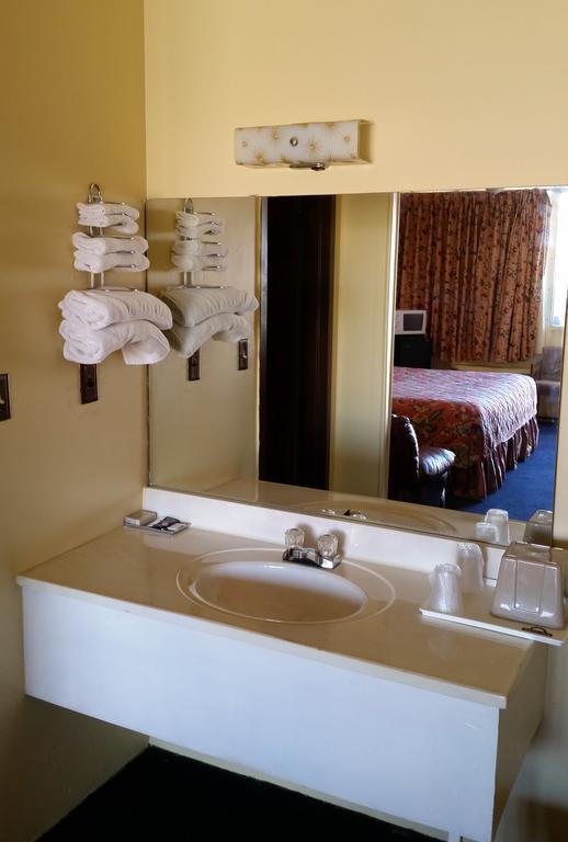 Innkeeper Motel Hamel Room photo